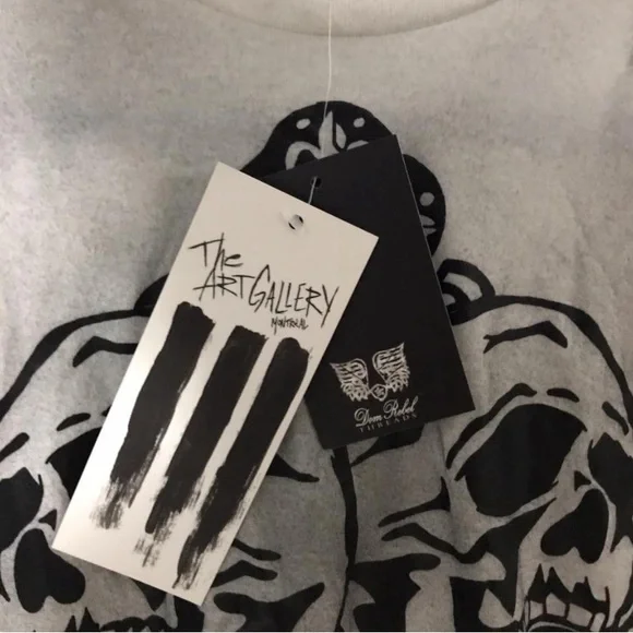 Vintage Dom Rebel The Art Gallery “Skull Cross” T-shirt NWT - Picture 3 of 4